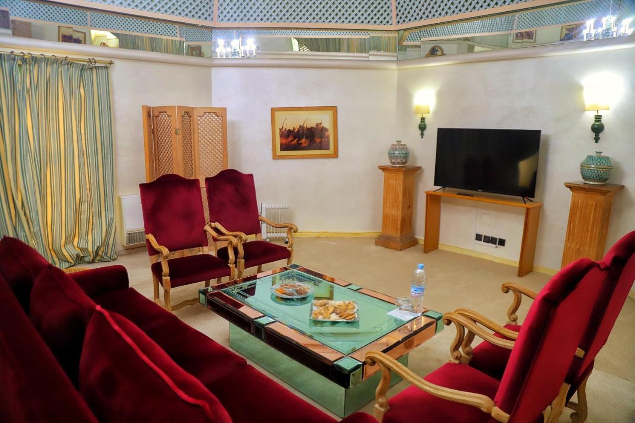 Hotel Parador Λααγιούν Εξωτερικό φωτογραφία